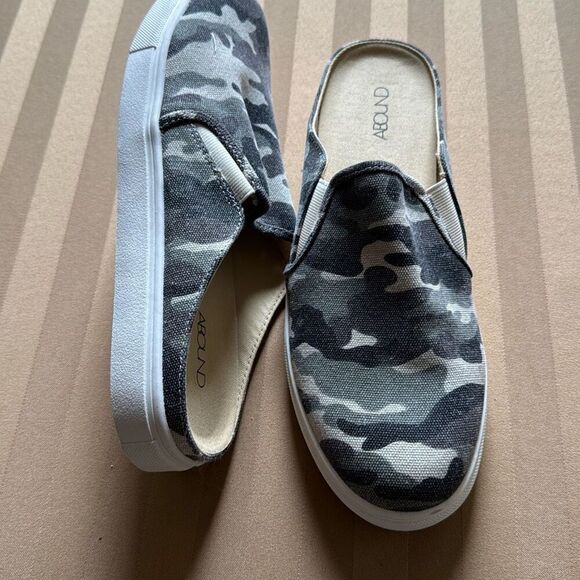 NWT Abound canvas slip-on 10 - Picture 2 of 5